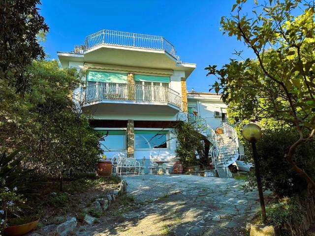 Villa Indipendente in vendita a Sestri Levante, Liguria