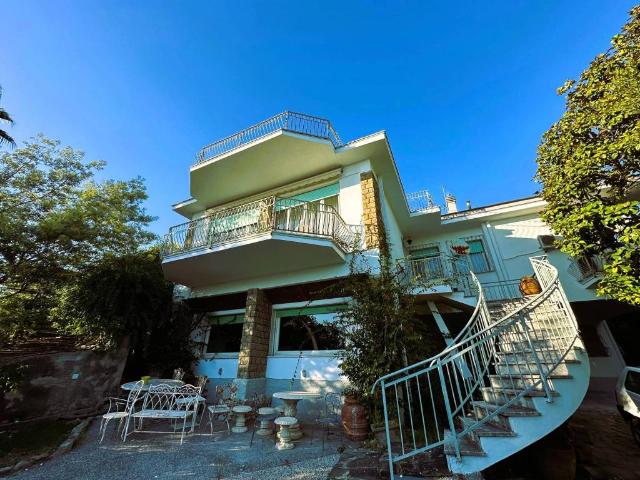 Villa Indipendente in vendita a Sestri Levante, Liguria
