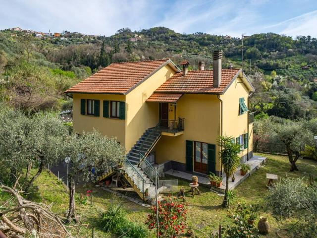 Villa Indipendente in vendita a Rovereto, Sestri Levante
