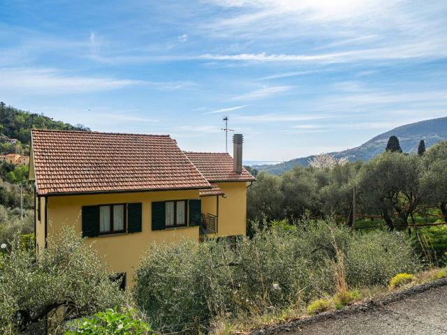 Villa Indipendente in vendita a Rovereto, Sestri Levante