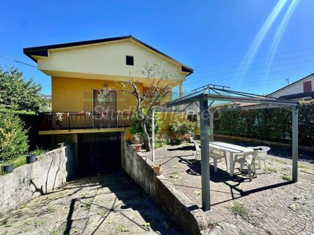 Villa Indipendente in vendita a Seveso, Lombardia