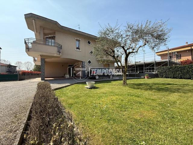 Villa Indipendente in vendita a Seveso, Lombardia