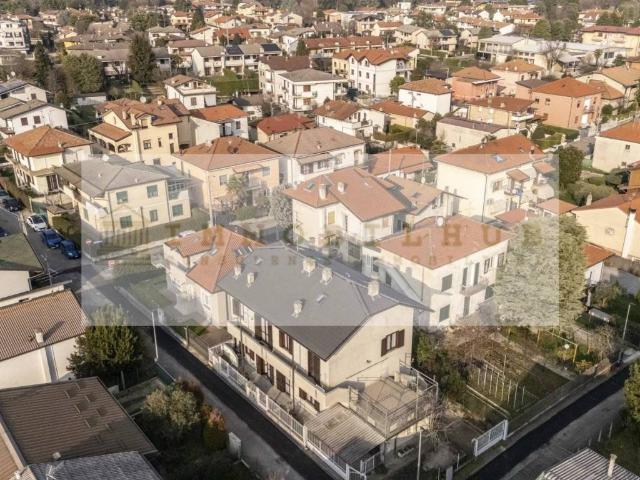 Villa Indipendente in vendita a Altopiano di Seveso, Seveso