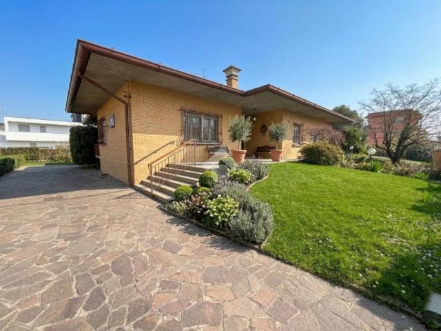 Villa Indipendente in vendita a Seveso, Lombardia