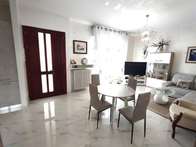 Villa Indipendente in vendita a Seveso, Lombardia