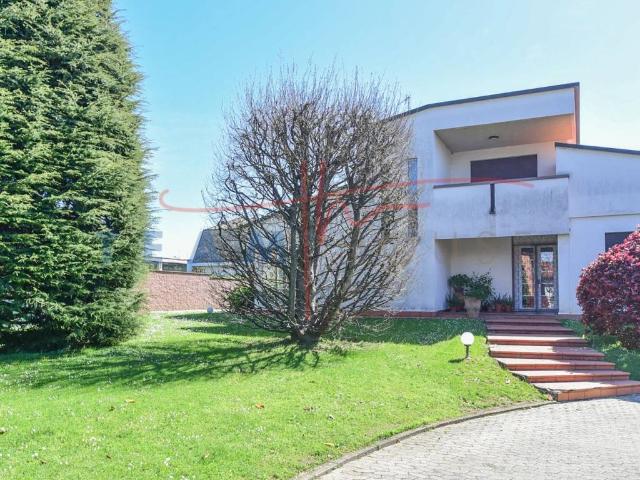 Villa Indipendente in vendita a Altopiano di Seveso, Seveso