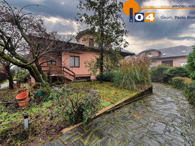 Villa Indipendente in vendita a Seveso, Lombardia