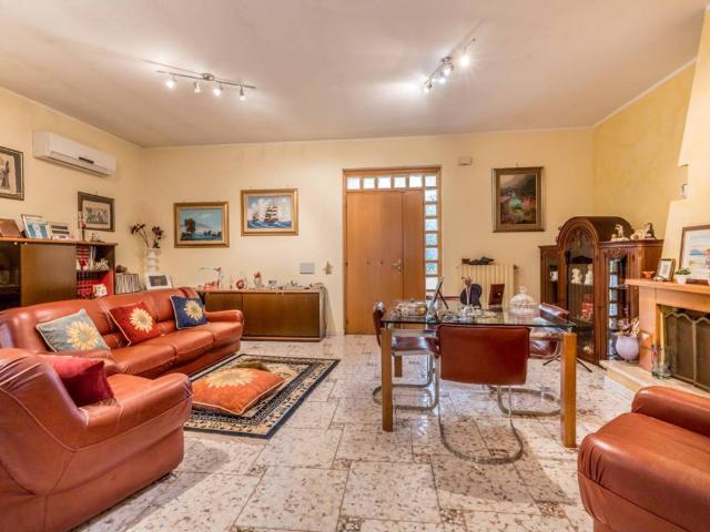 Villa Indipendente in vendita a Sezze, Lazio