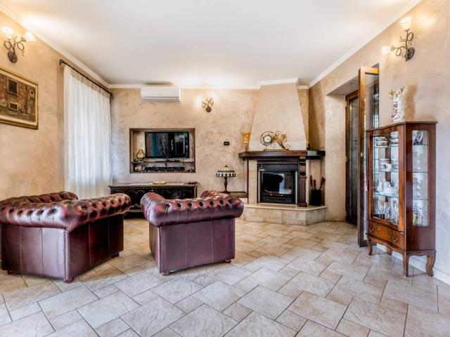 Villa Indipendente in vendita a Bassiano, Lazio