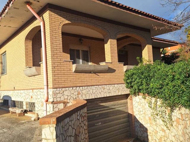 Villa Indipendente in vendita a Sezze, Lazio