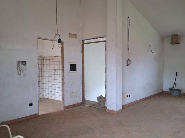 Villa Indipendente in vendita a Bassiano, Lazio