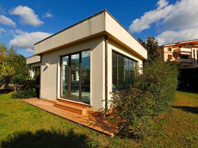 Villa Indipendente in vendita a Siderno, Calabria