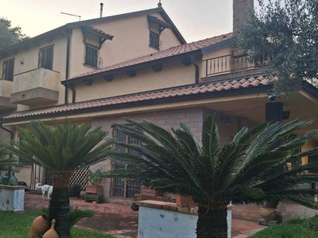 Villa Indipendente in vendita a Siderno, Calabria
