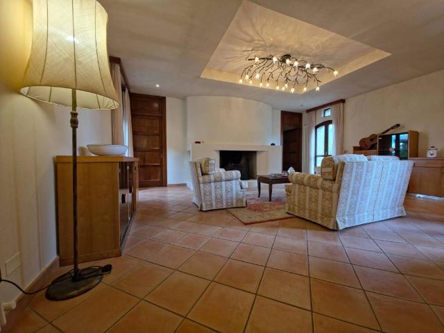 Villa Indipendente in vendita a Taverne d'Arbia, Siena