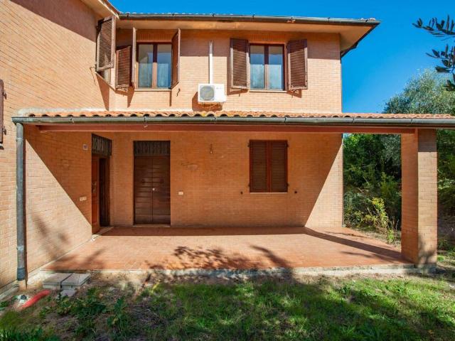 Villa Indipendente in vendita a Due Ponti, Siena