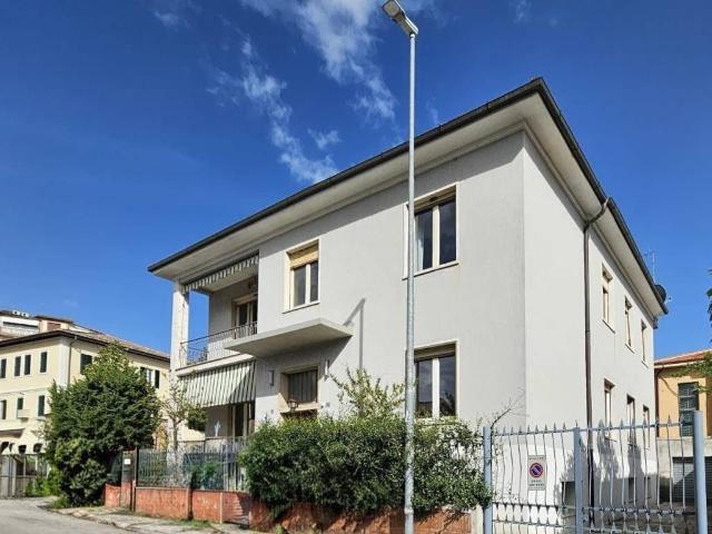 Villa Indipendente in vendita a San Prospero, Siena