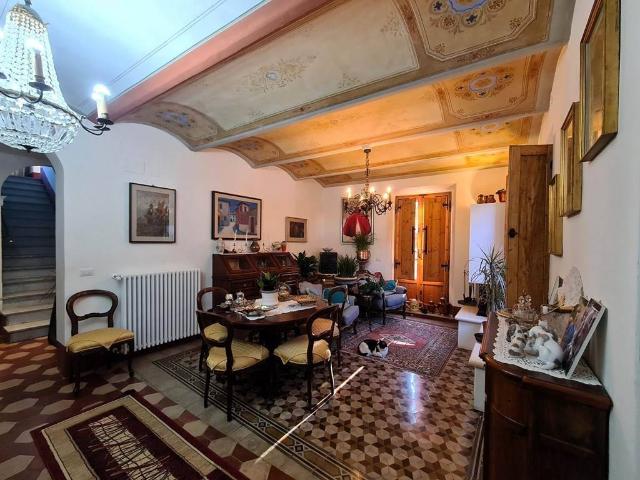 Villa Indipendente in vendita a Montalbuccio, Siena