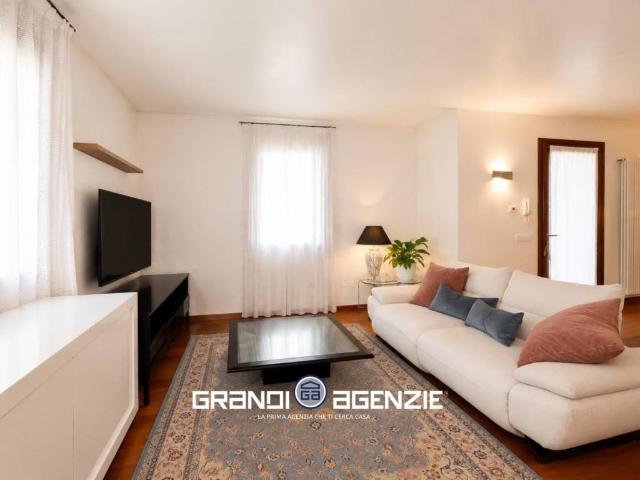 Villa Indipendente in vendita a Lanzago, Silea