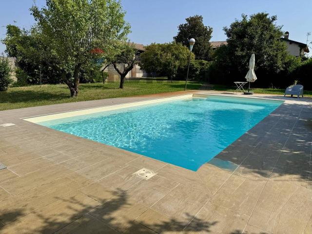 Villa Indipendente in vendita a Silvano Pietra, Lombardia