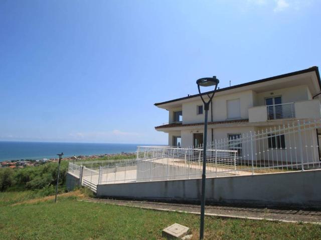 Villa Indipendente in vendita a San Silvestre, Silvi