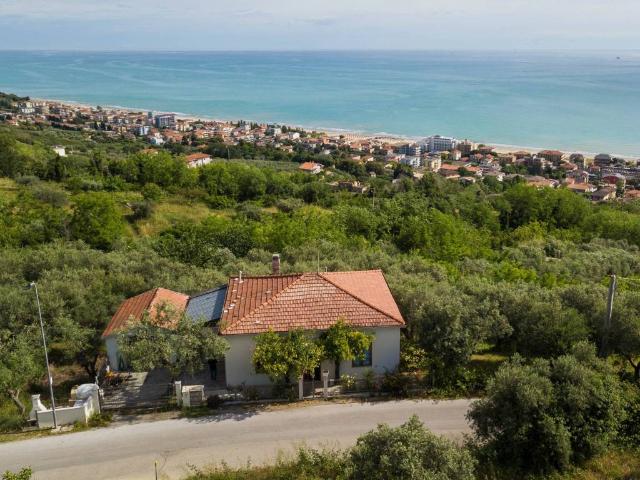 Villa Indipendente in vendita a San Silvestre, Silvi