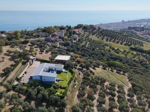 Villa Indipendente in vendita a Silvi, Abruzzo