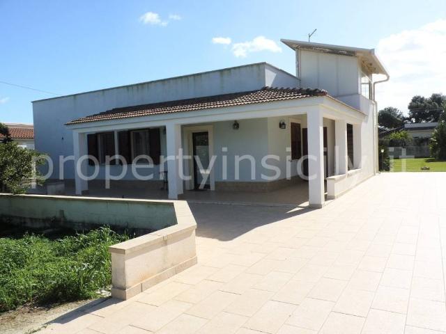 Villa Indipendente in vendita a Ognina, Siracusa