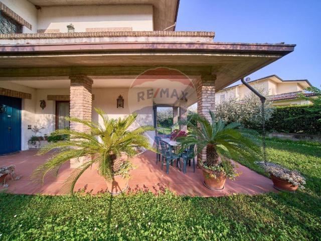 Villa Indipendente in vendita a Lugana, Sirmione