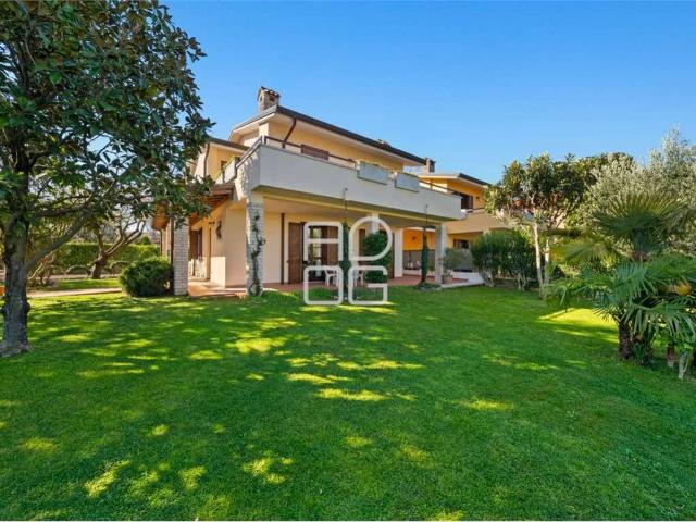 Villa Indipendente in vendita a Lugana, Sirmione