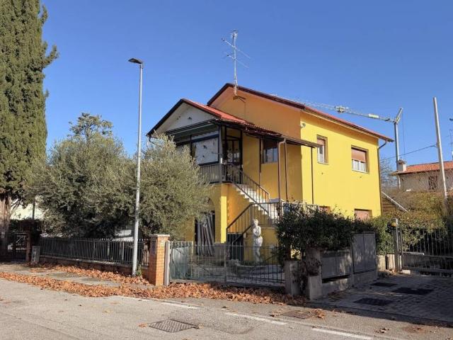 Villa Indipendente in vendita a Lugana, Sirmione