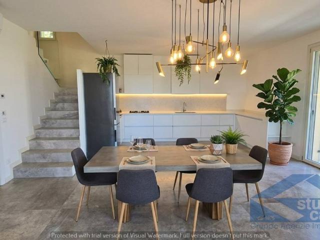 Villa Indipendente in vendita a Lugana, Sirmione
