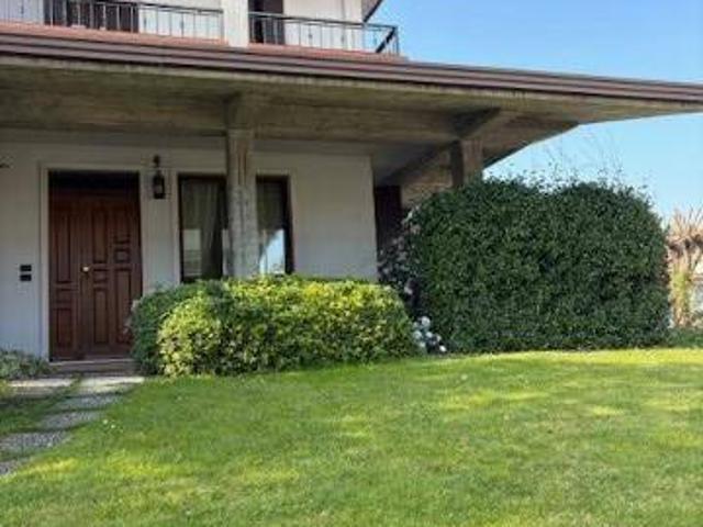 Villa Indipendente in vendita a Sirmione, Lombardia