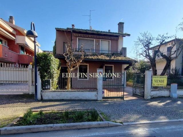 Villa Indipendente in vendita a Sirmione, Brescia