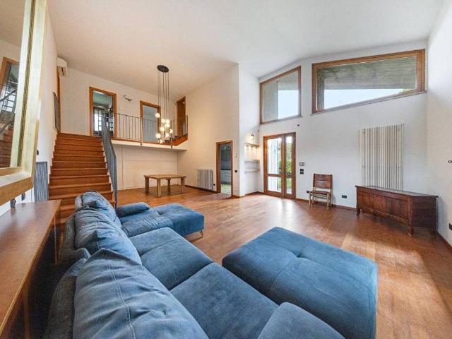 Villa Indipendente in vendita a Lugana, Sirmione