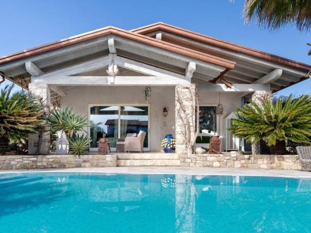 Villa Indipendente in vendita a Chiodi, Sirmione