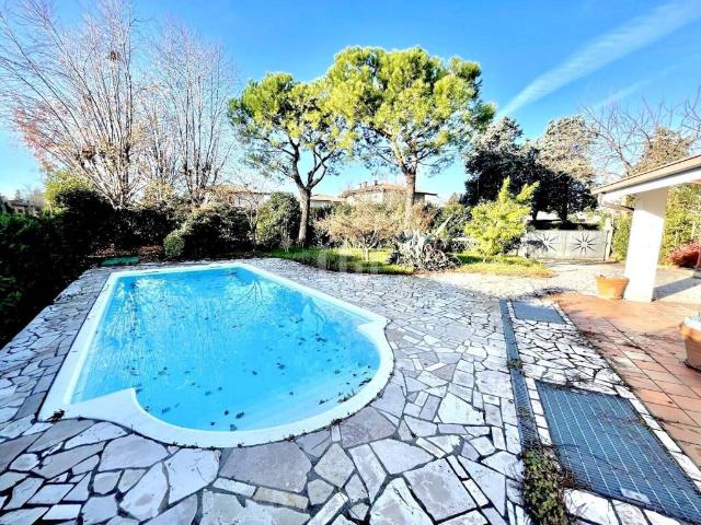 Villa Indipendente in vendita a Lugana, Sirmione
