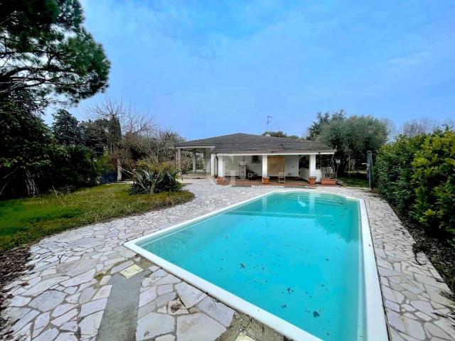 Villa Indipendente in vendita a Lugana, Sirmione