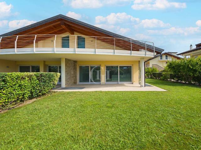 Villa Indipendente in vendita a Lugana, Sirmione