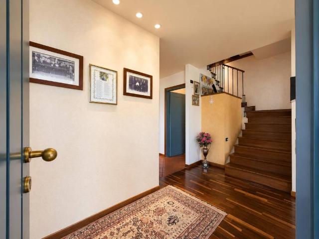 Villa Indipendente in vendita a Lugana, Sirmione