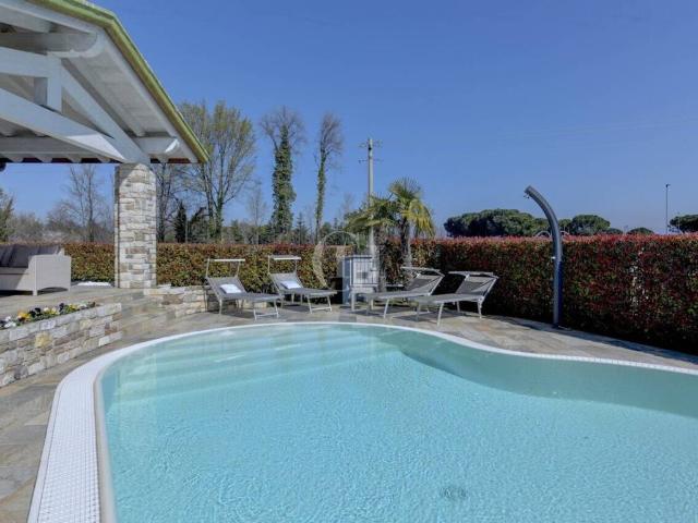 Villa Indipendente in vendita a Chiodi, Sirmione