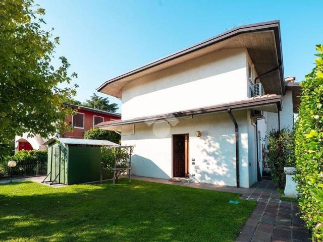 Villa Indipendente in vendita a Lugana, Sirmione