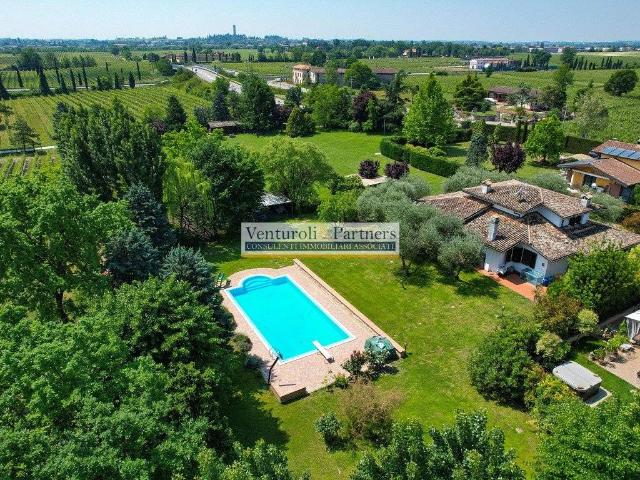 Villa Indipendente in vendita a Sirmione, Lombardia