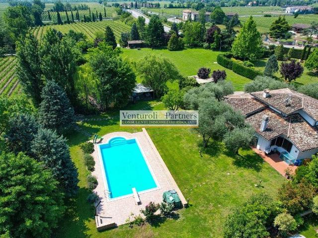 Villa Indipendente in vendita a Sirmione, Lombardia