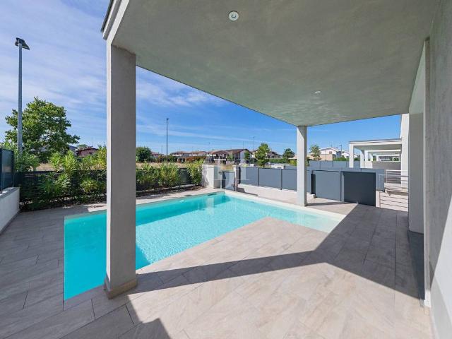 Villa Indipendente in vendita a Lugana, Sirmione