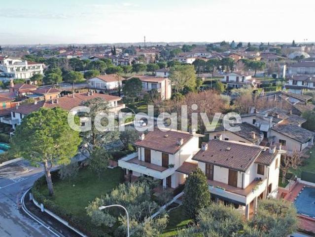Villa Indipendente in vendita a Lugana, Sirmione