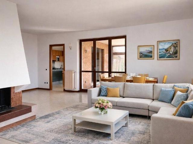 Villa Indipendente in vendita a Ca' Nova, Sirtori