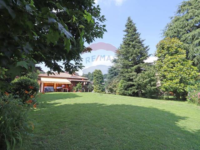 Villa Indipendente in vendita a Ca' Nova, Sirtori