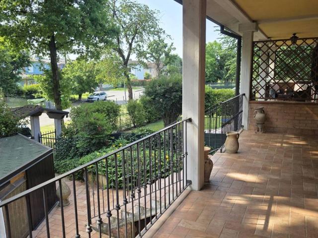 Villa Indipendente in vendita a Sissa Trecasali, San Quirico Trecasali