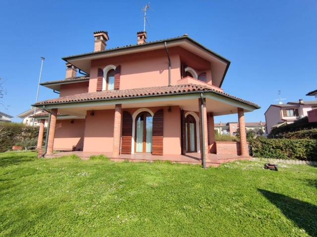 Villa Indipendente in vendita a Siziano, Lombardia