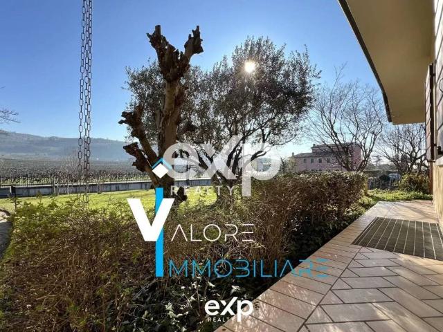 Villa Indipendente in vendita a Soave, Verona